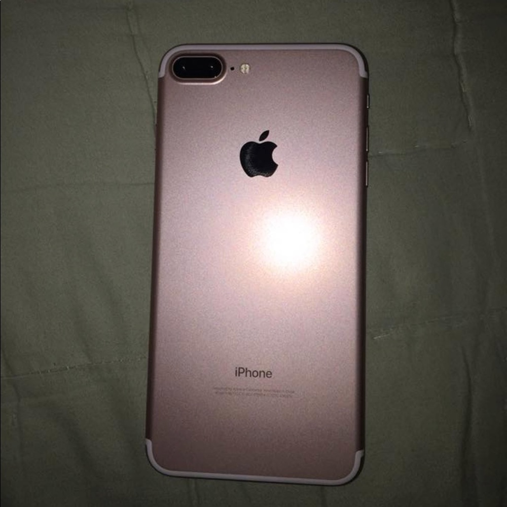 NEW IPHONE 7 PLUS NO CRACKS OR SCRATCHES
